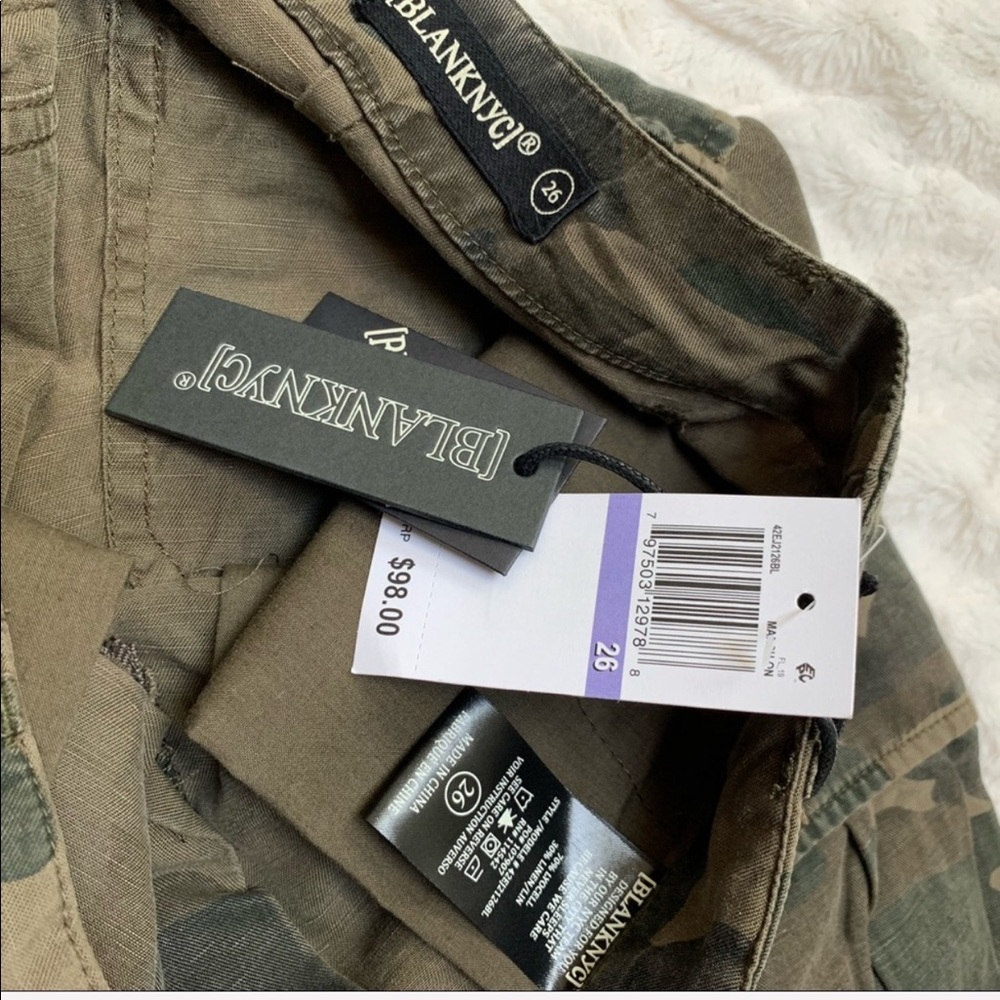 *SOLD* BlankNYC camo cargo cropped green 26 small - Picture 6 of 11